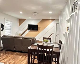 Serene Escape Leave Worries Behind - Wilkes-Barre - Dining room