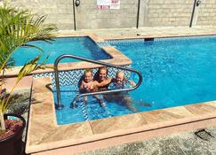 Ri'Biero's Holiday Apartments - Crown Point - Pool