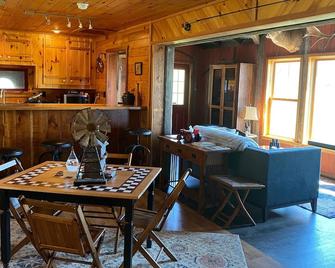 Rustic Log Cabin with Pond and Breathtaking View - Canaseraga - Restaurant