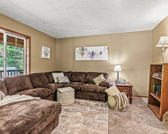 Rocky River is a Spacious 5-bedroom house in wonderful Longview with WiFi, AC - Longview - Soggiorno