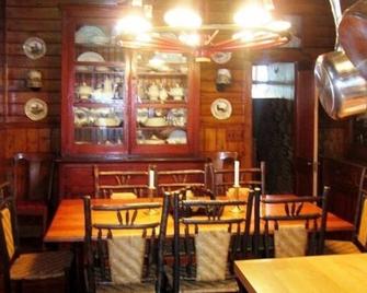 Historic Carriage House - Lake Shore Community, Upper Saranac Lake Access - Tupper Lake - Restaurante