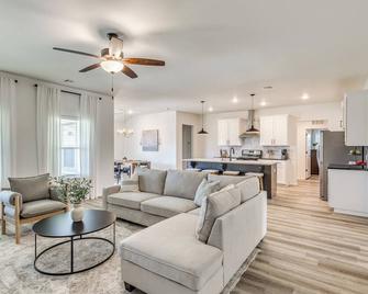 Beautiful 4 Bedroom Home in Owasso! - Owasso