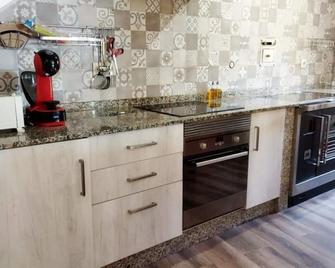 O Cobo. Rural house with garden and barbecue on the Portuguese Way. Pets allowed - Padrón - Kitchen