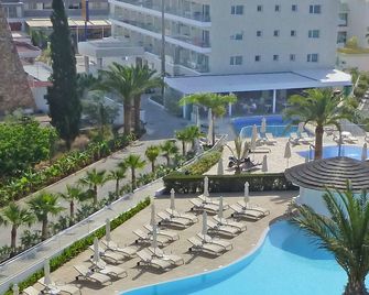 Sunrise Gardens Aparthotel - Protaras - Piscine