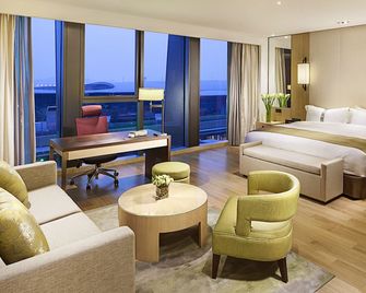 Holiday Inn Nanjing Qinhuai South Suites By IHG - Nanjing - Bedroom