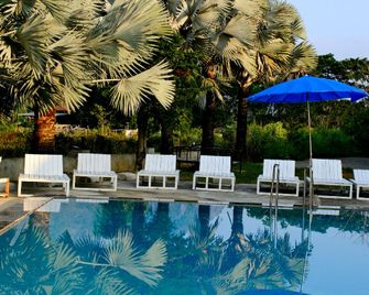 Vang Vieng Romantic Resort - Vang Vieng - Pool