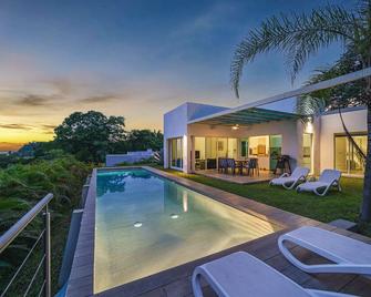 Modern Villa with Ocean view - Sámara - Piscina