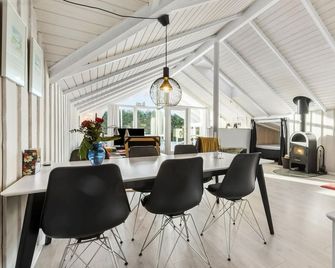Gorgeous Home In Grenaa With Wifi - Grenaa - Sala pranzo