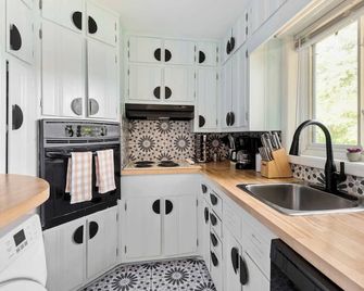 Joshua Tree - Atlanta - Kitchen