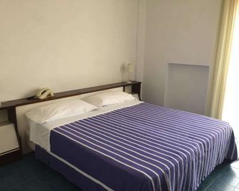 Hotel Mediterraneo - Guardia Piemontese - Slaapkamer