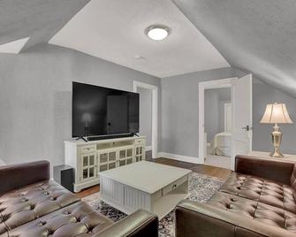 Suites on Seneca - Gorgeous One Bedroom Apartment - Harrisburg - Sala de estar