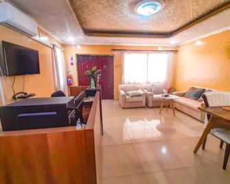 Kalahari Guest House - Kang - Front desk