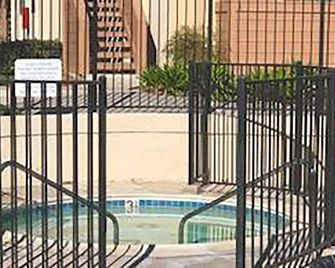 Great Non-Smoking, No Pets Allowed..Easy To Get To, Short Drive To San Diego Fun - Bonita - Pool