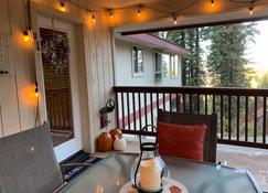 YoBee! Park Reservation Included! Heart of Yosemite - Homey Studios and Breakfast - Yosemite West - Balkon