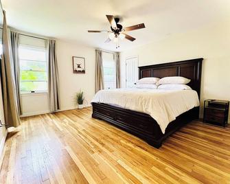 Quirky Pig- arcade games! - Abilene - Bedroom