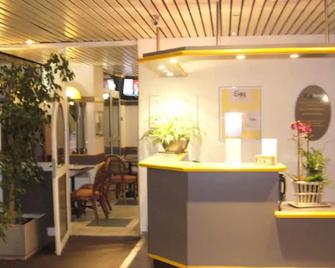 Egg Hotel - Hotel Les Gens De Mer Dieppe - Dieppe - Receptionist