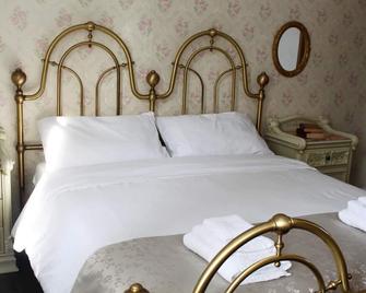 Villa Nerone B&b - Lorenzana - Habitación