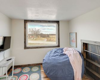 Amish Country Escape Decatur Family Farmhouse - Decatur