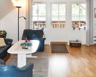 6 Person Holiday Home in Leirvik I Sogn - Leirvik - Sala de estar