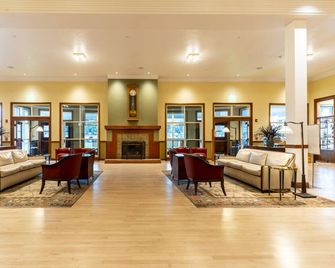 Mammoth Hot Springs & Cabins - Inside the Park - Mammoth - Lobby