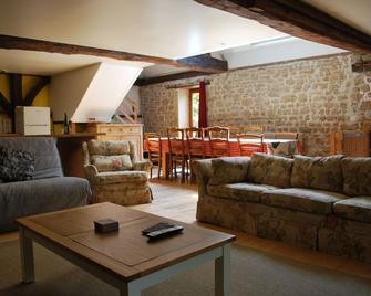 Cottage with shared swimming pool, hot tub, fishing, tennis, UK TV and Wi-Fi - Vimoutiers - Salon