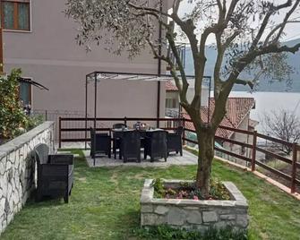Amore di lago - Tavernola Bergamasca - Patio