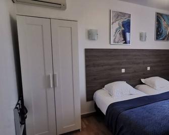 Hotel Le Mas Des Amandiers - Graveson - Bedroom
