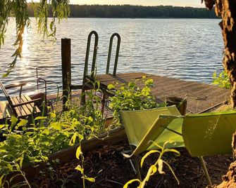 Straushaus - Wellness hideaway directly on Straussee with sauna, pedal boat & fireplace - Strausberg - Patio