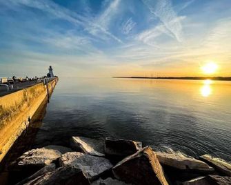 Luxe Lodges on Lake Erie - Port Dover