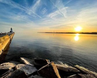 Luxe Lodges on Lake Erie - Port Dover
