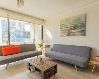 Charming 2-bedroom apartment with AC, WiFi in Parque Arauco - Vitacura - Pokój dzienny