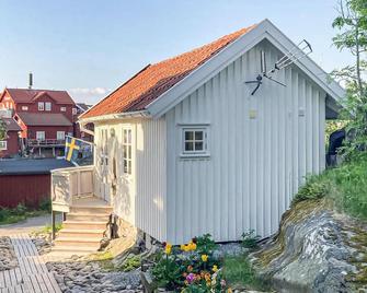 Stunning home in Käringön - Käringön - Building