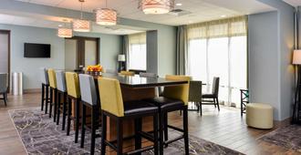 Hampton Inn by Hilton Omaha Airport, IA - Carter Lake - Dining room
