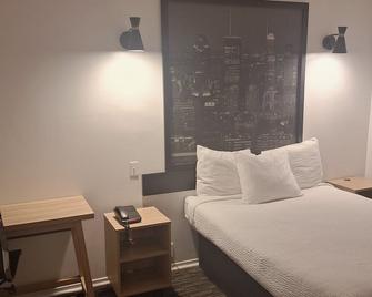 Super 8 By Wyndham Montreal - Montreal - Bedroom