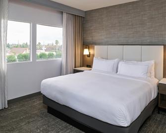 DoubleTree by Hilton Buena Park - Буена-Парк - Спальня