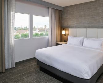 DoubleTree by Hilton Buena Park - Буена-Парк - Спальня