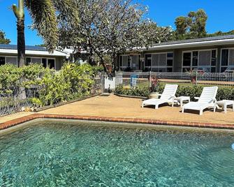 Ocean View Motel Bowen - Bowen - Piscina
