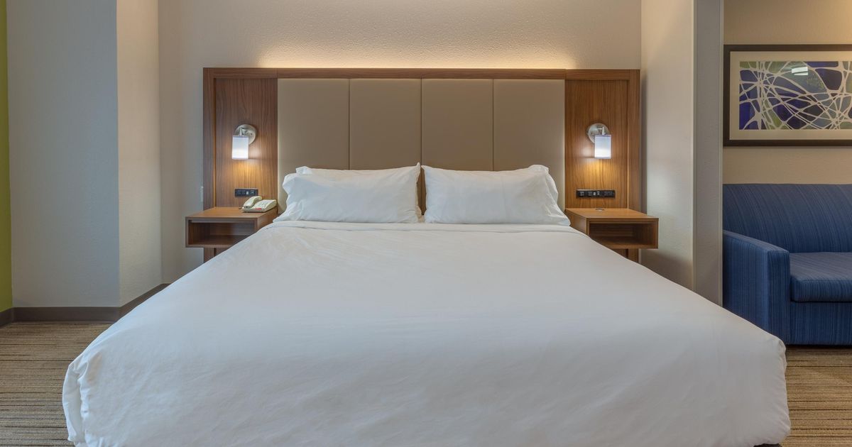 Holiday Inn Express & Suites Milwaukee Nw Park Place ab 76 €. Hotels