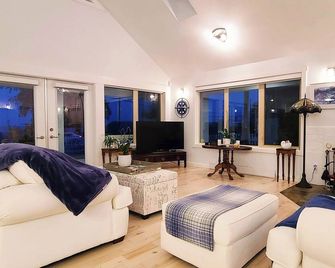 Oceanside Villas - Sechelt - Obývací pokoj