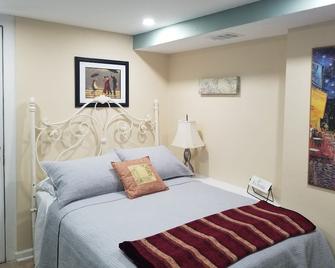 Cozy, comfortable, elegant apartment suite in Northern VA - Falls Church - Bedroom