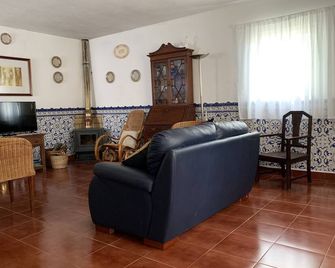 Quintinha Do Riacho - with panoramic view to the castle - Castelo de Vide - Wohnzimmer