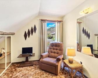 Rustic Cabin - Great Views - 4 miles from Downtown Ouray - Ridgway - Sala de estar