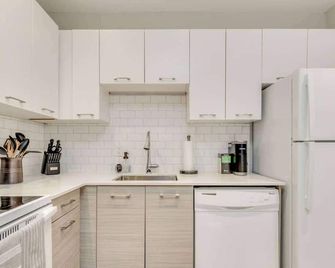 Casa Hotels: Chic Suite w Fireplace Leslieville - Toronto - Cocina