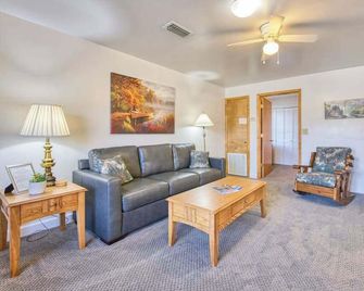 Dog-friendly, lake-view home with shared pool, tennis, WiFi, & kitchenette - Lake Junaluska - Living room