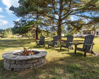 Meadow Farm in Holly Springs, NC - Holly Springs - Patio