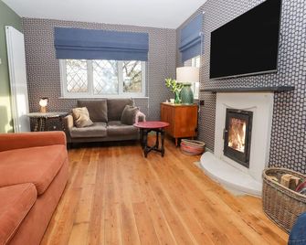 Oak Meadow, Pet Friendly, Character Holiday Cottage In Westfield - Hastings - Living room