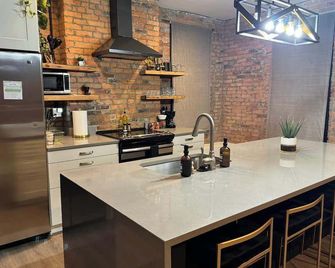 Short North/Downtown | Walk to Convention Center | Free Parking | 5,800+ Reviews - Columbus - Mutfak