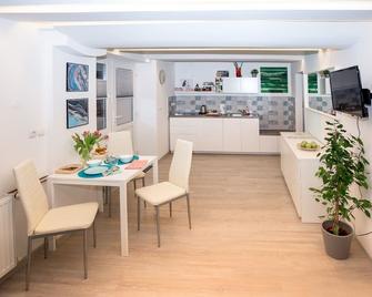 Big yard - Ljubljana - Dining room