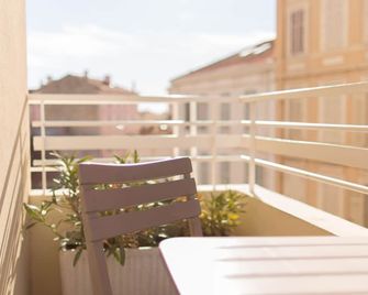 Esperanto - Cannes - Ban công