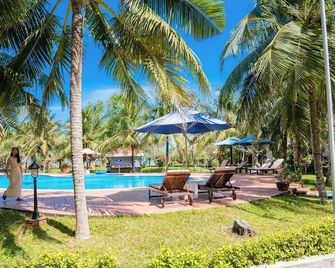 Lotus Vung Tau Resort & Spa - וונג טאו - בריכה